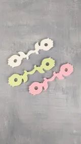 Floral plating yarn holders in white, green and pink